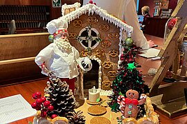 Weihnachtsschmuck an der Rezeption, COMPASS OPERA