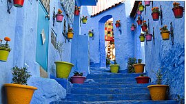Typische Gasse in der Medina von Tanger, Marokko