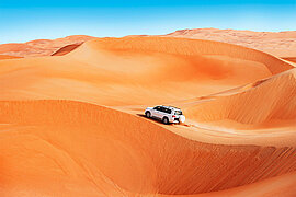 Fahrt mit dem Jeep durch die Sanddünen von Katar