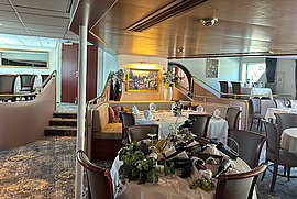Restaurant, COMPASS OPERA