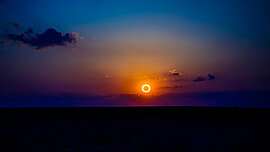 Sonnenfinsternis über dem Meer