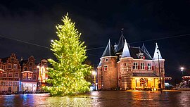 Weihnachtszeit am Waaghaus in Amsterdam, Niederlande