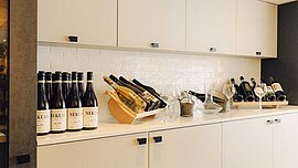 Wein-Auswahl im Restaurant, MS Johannes Brahms