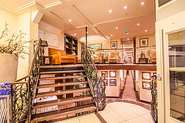 MS Lady Cristina Aufgang und Lounge Innen