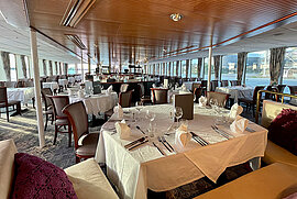 Restaurant, COMPASS OPERA