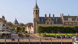 Altes Rathaus und Kuppenkirche in Wllemstad, Niederlande