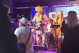 Schlager-Party an Bord