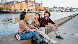 Freunde am Kai von Malmö, Schweden