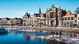 Häuser an der Spaarne in Haarlem, Niederlande