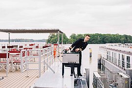 Manövrieren vom Sonnendeck, MS Johannes Brahms