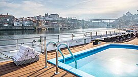 Sonnendeck mit Pool, Douro Queen