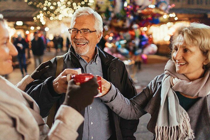 Glühwein auf dem Weihnachtsmarkt