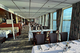 Restaurant, COMPASS OPERA
