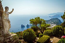 Blick vom Berg Solaro auf Capri, Italien