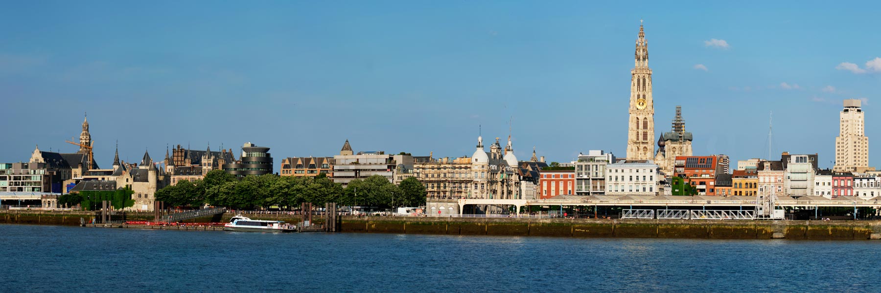 Panoramablick auf Antwerpen am Ufer der Schelde, Belgien