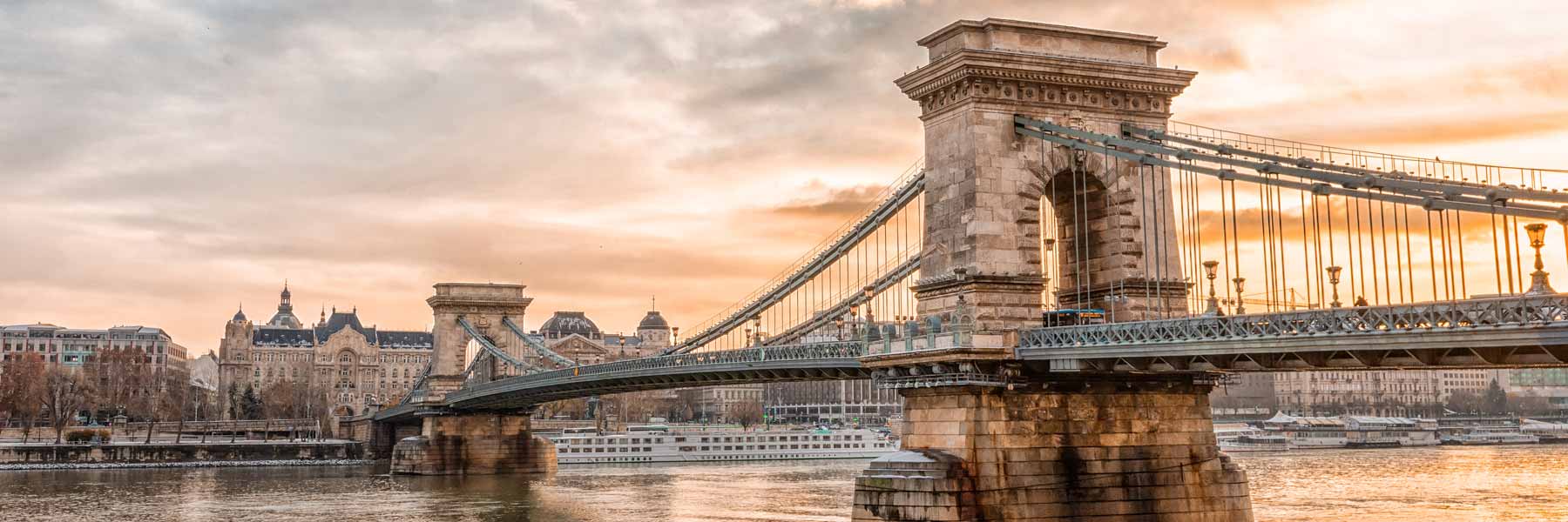 Historische Kettenbrücke in Budapest, Ungarn
