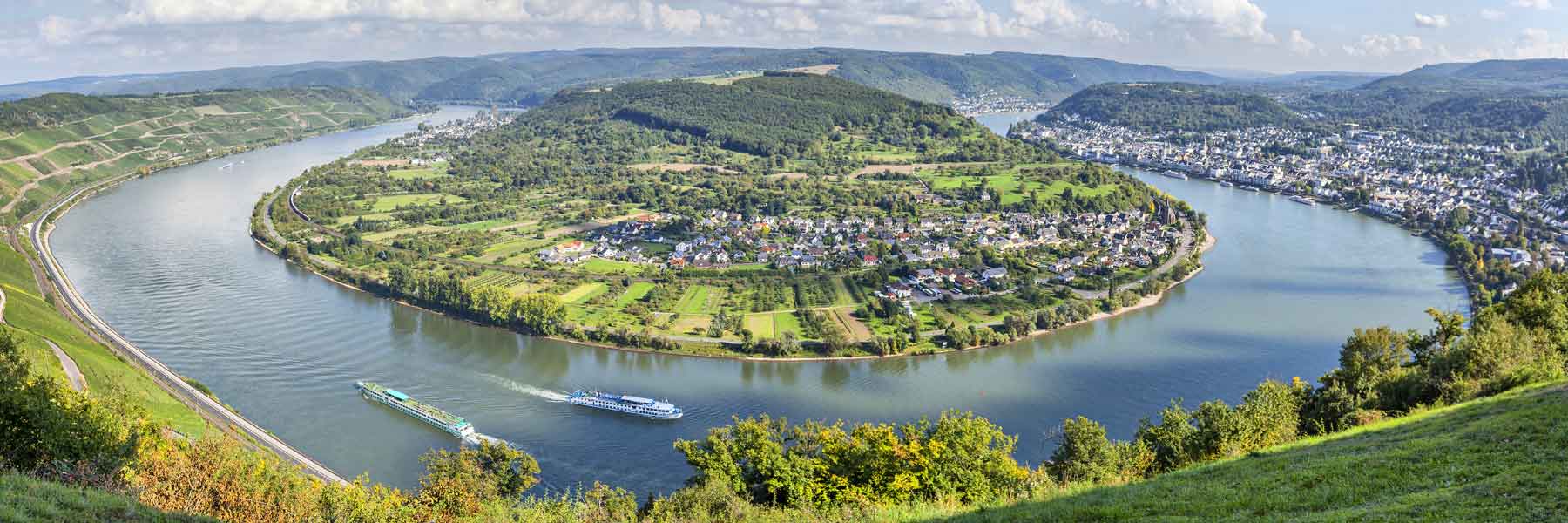 Rheinknie in der Nähe der Stadt Filsen, Deutschland
