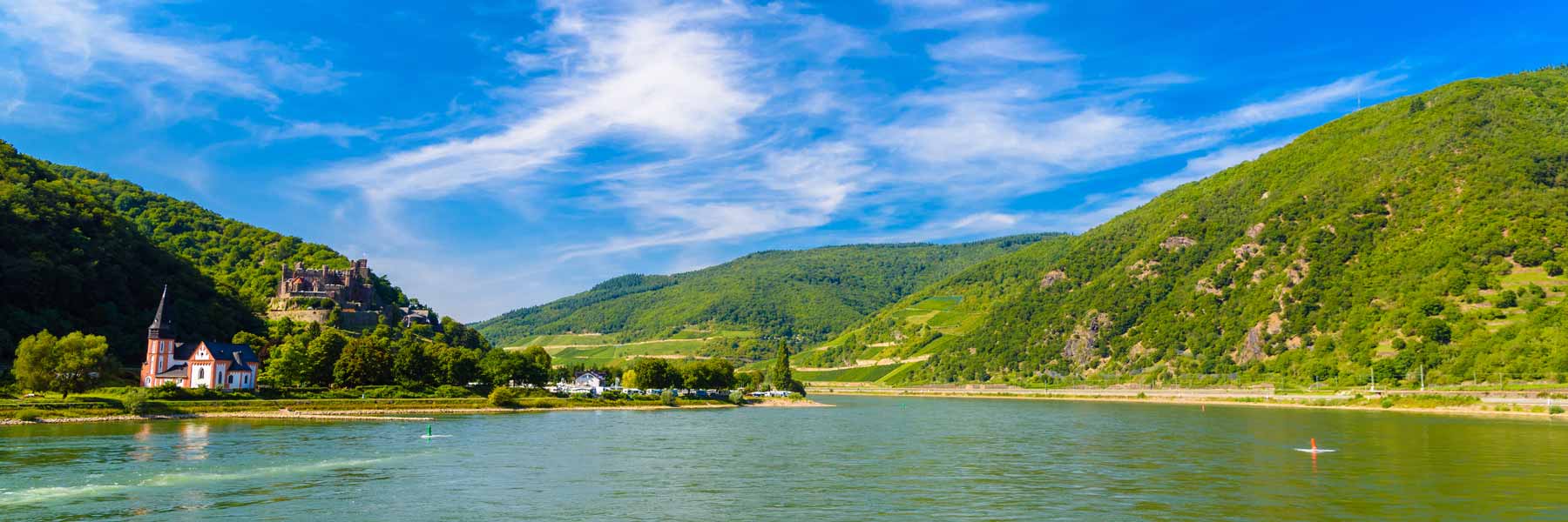 St. Clemens Basilika und Burg Reichenstein bei Bingen, Deutschland