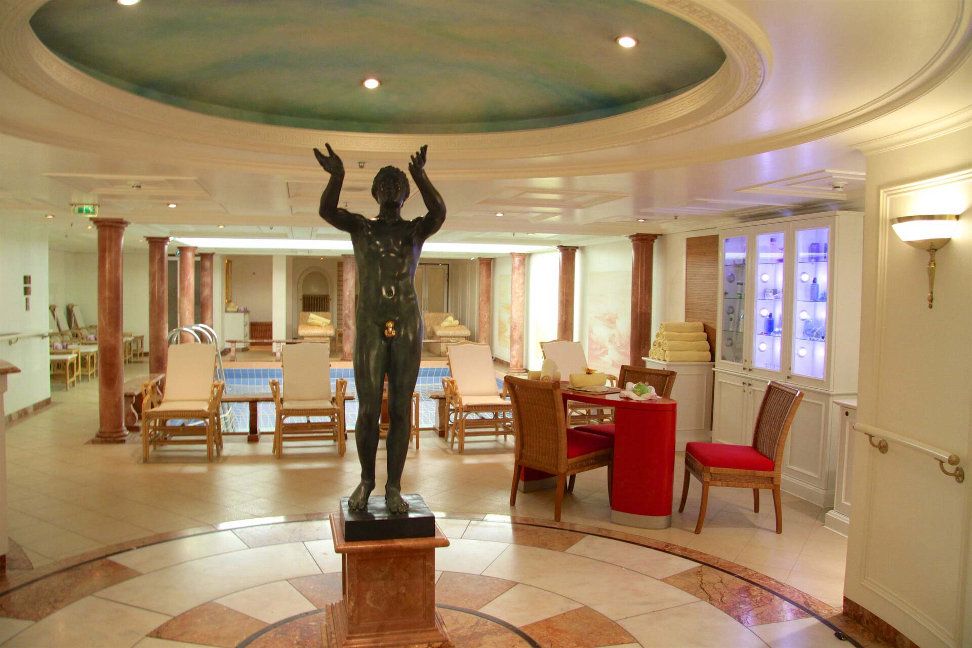 Indoor-Pool, MS Deutschland
