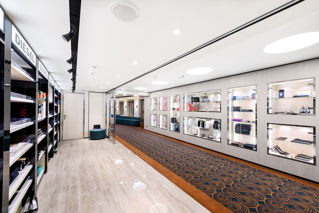 Bord-Shop, MSC Lirica