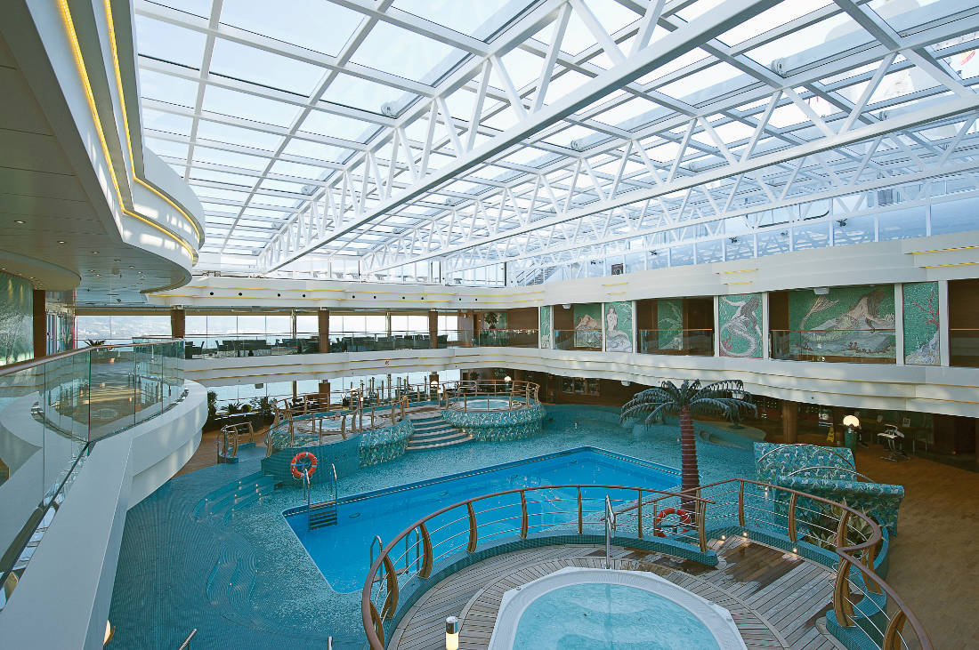 MSC Divina - Innenpool