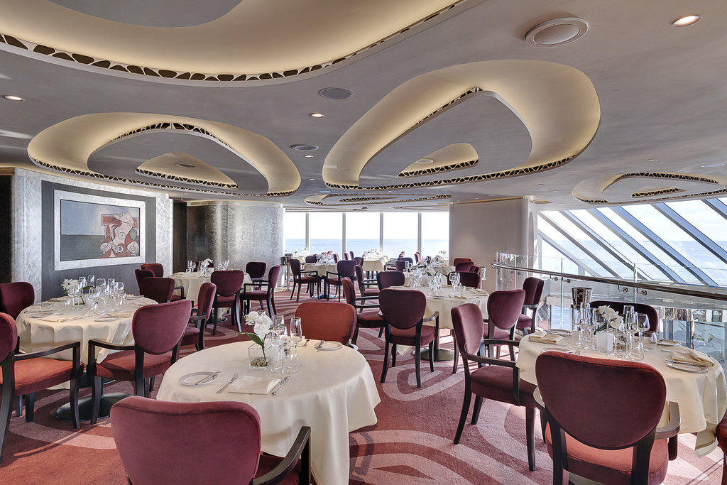"yacht-club-04.jpg"