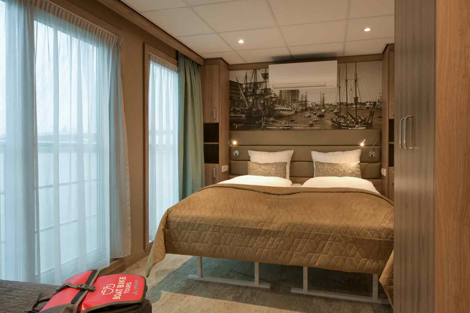 Suite, MS De Holland