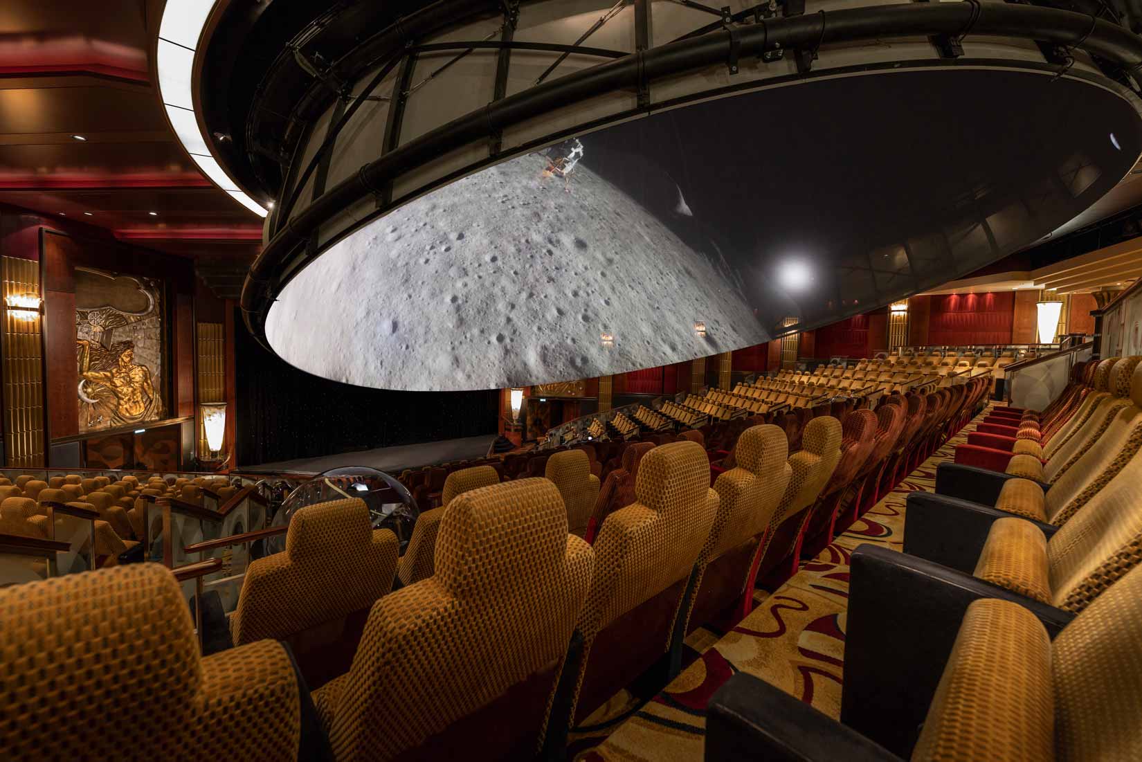 Moon Theater, Queen Mary 2